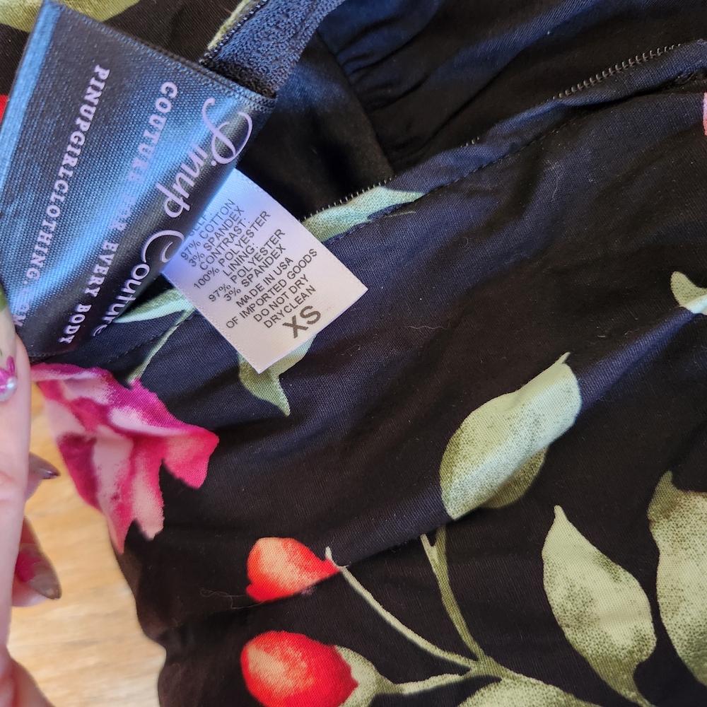 Pinup Couture Black Floral Holly - Picture 5 of 5